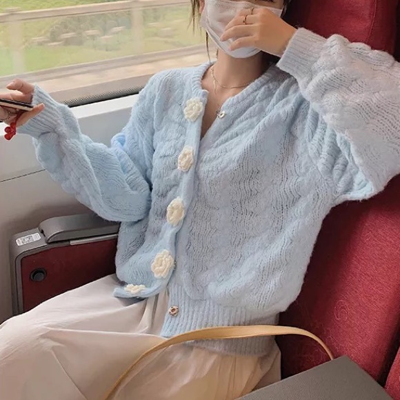 Floral cardigan sweater blue white flower button crochet long sleeve chic - Picture 6 of 9